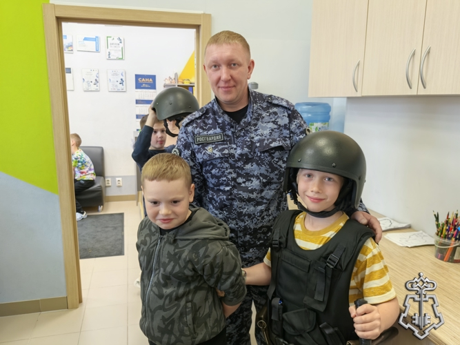 Карельские росгвардейцы провели профориентационную встречу с детьми