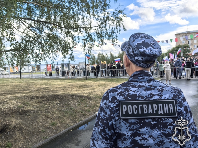 В Карелии личный состав территориального управления Росгвардии принял участие в праздновании дня флага