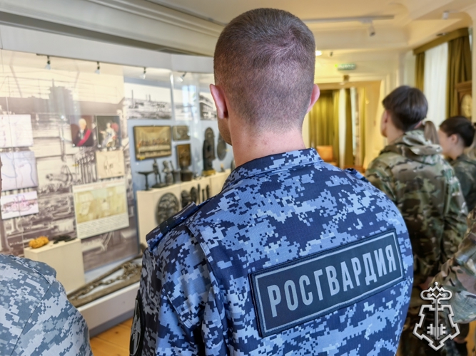 Карельские росгвардейцы посетили экспозицию национального музей