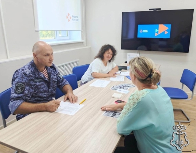 В районах Карелии сотрудники Росгвардии пригласили граждан на службу