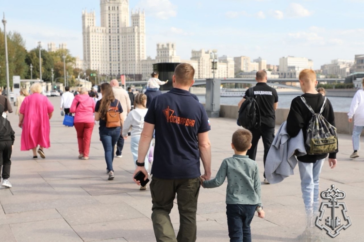 Семья Карельского росгвардейца прибыла в москву по приглашению главы ведомства