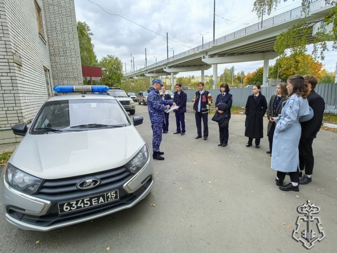 Студенты российской правовой академии познакомились с работой отдела вневедомственной охраны