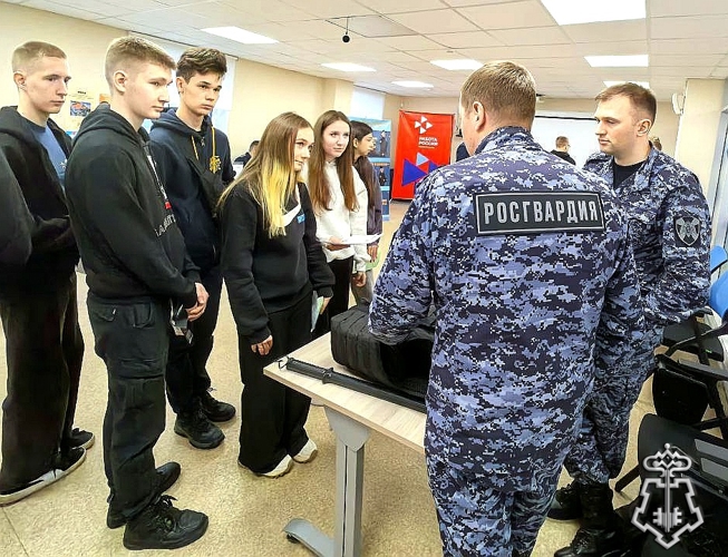 Росгвардейцы приняли участие в форуме «Профессии настоящих мужчин»