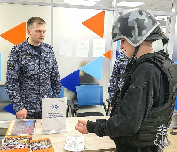 Росгвардейцы приняли участие в форуме «Профессии настоящих мужчин»