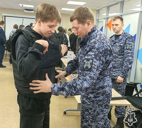 Росгвардейцы приняли участие в форуме «Профессии настоящих мужчин»