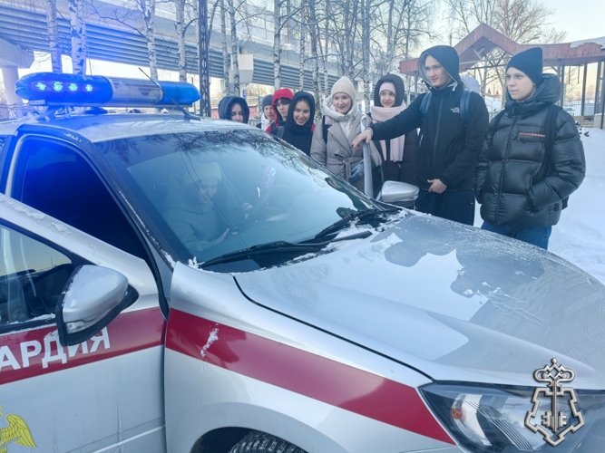 Росгвардейцы провели день открытых дверей для карельских школьников