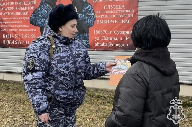 В КОНДОПОГЕ СОТРУДНИКИ РОСГВАРДИИ ПРИГЛАШАЮТ ЗАИНТЕРЕСОВАННЫХ ГРАЖДАН НА СЛУЖБУ В ПОДРАЗДЕЛЕНИЯ ВЕДОМСТВА