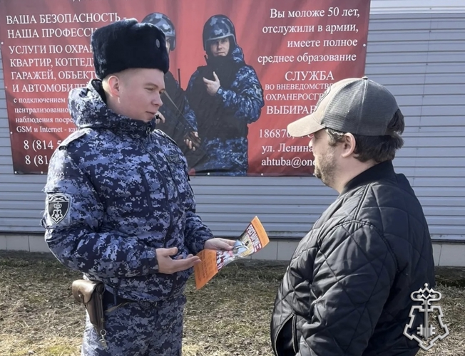 В КОНДОПОГЕ СОТРУДНИКИ РОСГВАРДИИ ПРИГЛАШАЮТ ЗАИНТЕРЕСОВАННЫХ ГРАЖДАН НА СЛУЖБУ В ПОДРАЗДЕЛЕНИЯ ВЕДОМСТВА