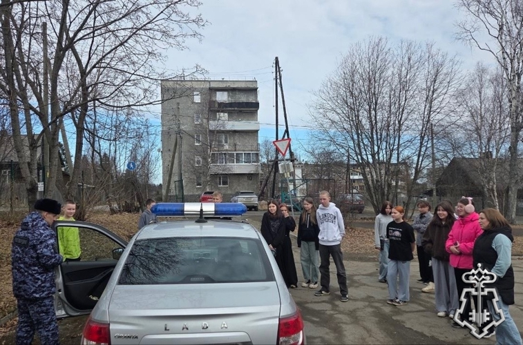 «ДНИ РОСГВАРДИИ» - СОТРУДНИКИ ВЕДОМСТВА ВСТРЕТИЛИСЬ С УЧЕНИКАМИ ШКОЛЫ В ПОСЁЛКЕ НОВАЯ ВИЛГА