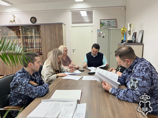 В КОСТОМУКШЕ РОСГВАРДЕЙЦЫ ПРОВЕРИЛИ АНТИТЕРРОРЕСТИЧЕСКУЮ ЗАЩИЩЕННОСТЬ ОБЪЕКТОВ ОБРАЗОВАНИЯ