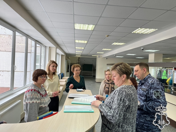В КОСТОМУКШЕ РОСГВАРДЕЙЦЫ ПРОВЕРИЛИ АНТИТЕРРОРЕСТИЧЕСКУЮ ЗАЩИЩЕННОСТЬ ОБЪЕКТОВ ОБРАЗОВАНИЯ