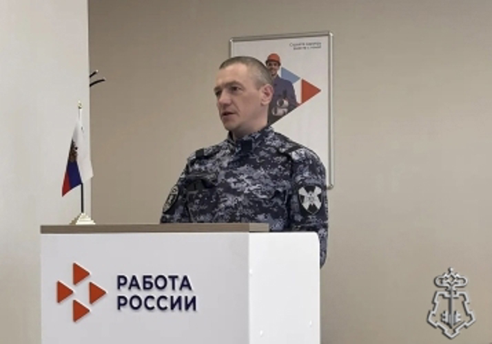 Сотрудники Росгвардии информируют граждан о перспективах поступления на службу в ряды ведомства 