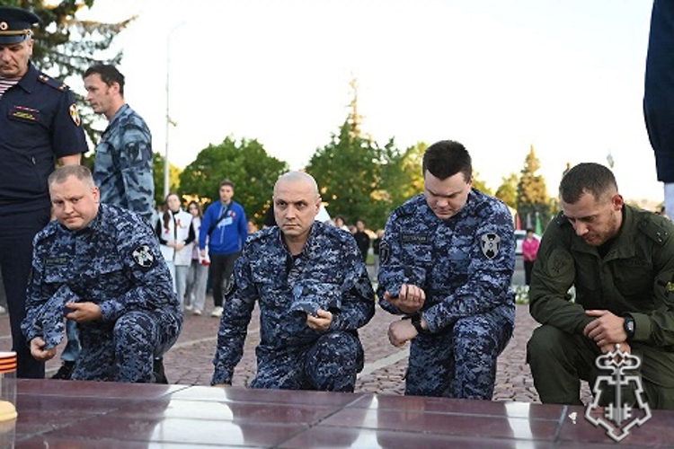 Личный состав Росгвардии в Карелии принял участие в акции «Свеча памяти»