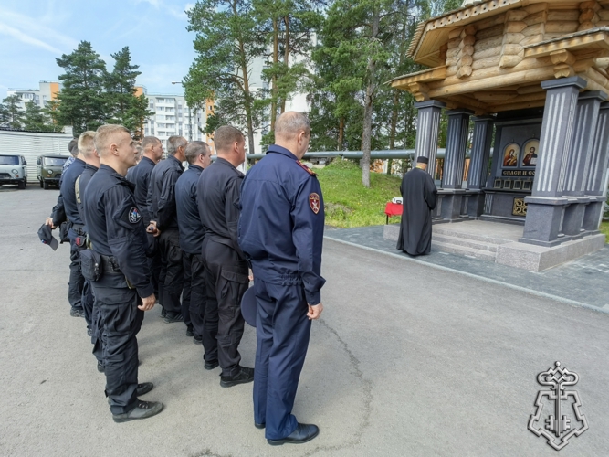 Росгвардейцы Карелии приняли участие в праздничном богослужении в день Крещения Руси
