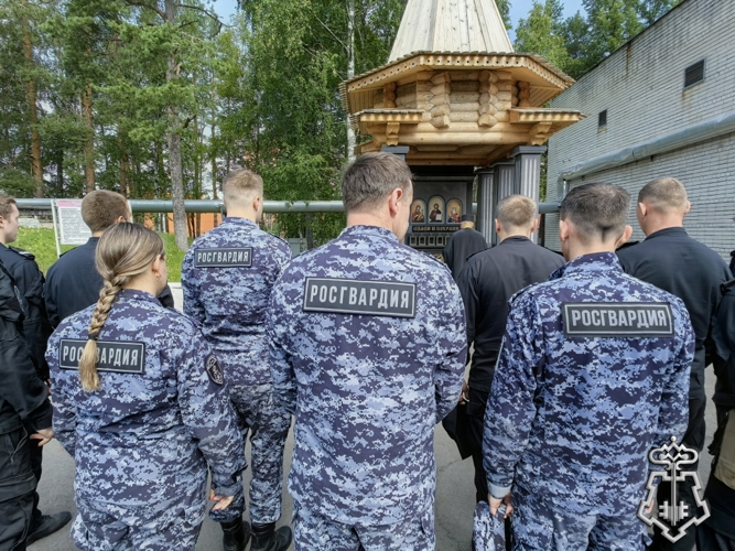 Росгвардейцы Карелии приняли участие в праздничном богослужении в день Крещения Руси