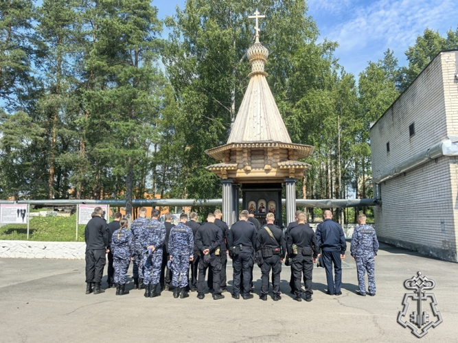Росгвардейцы Карелии приняли участие в праздничном богослужении в день Крещения Руси