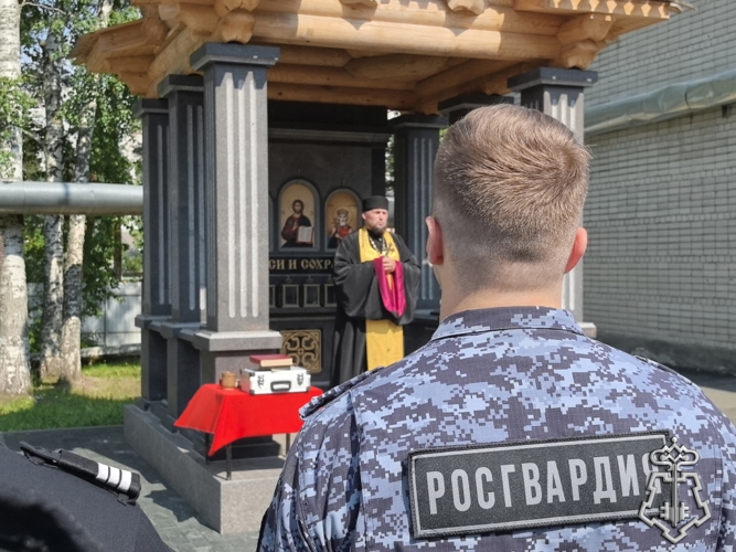 Росгвардейцы Карелии приняли участие в праздничном богослужении в день Крещения Руси