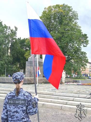 В преддверии Дня флага личный состав территориального управления Росгвардии принял участие в праздничном мероприятии