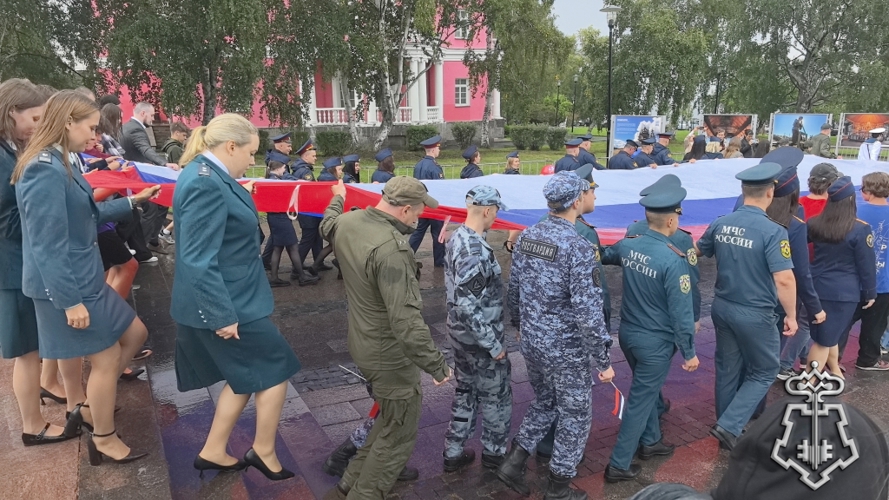 В преддверии Дня флага личный состав территориального управления Росгвардии принял участие в праздничном мероприятии
