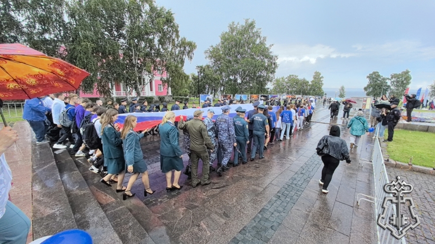 В преддверии Дня флага личный состав территориального управления Росгвардии принял участие в праздничном мероприятии