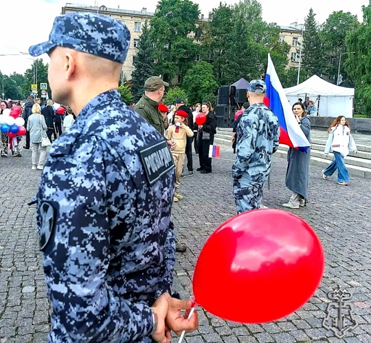 В преддверии Дня флага личный состав территориального управления Росгвардии принял участие в праздничном мероприятии