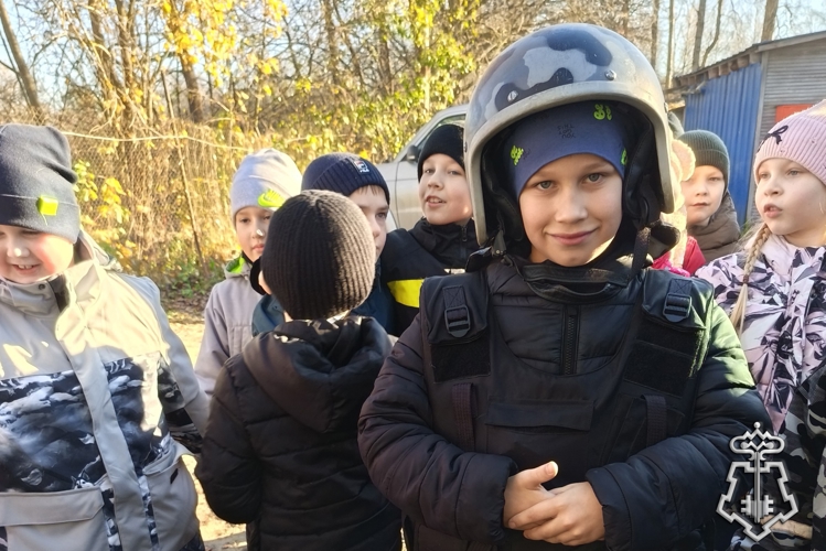 В Олонце школьники познакомились с работой вневедомственной охраны Росгвардии
